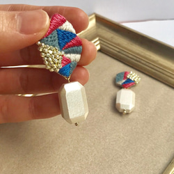 blue pink+white pearl鉱石刺繍ピアスorイヤリング 4枚目の画像