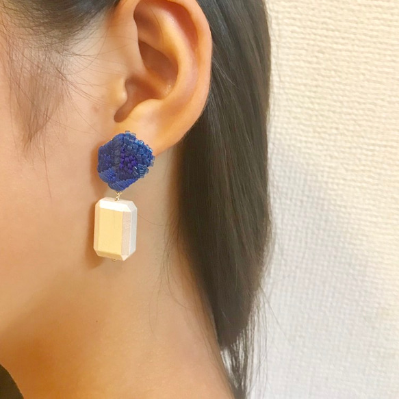 lapis lazuli blue+white pearl鉱石刺繍ピアスorイヤリング 8枚目の画像