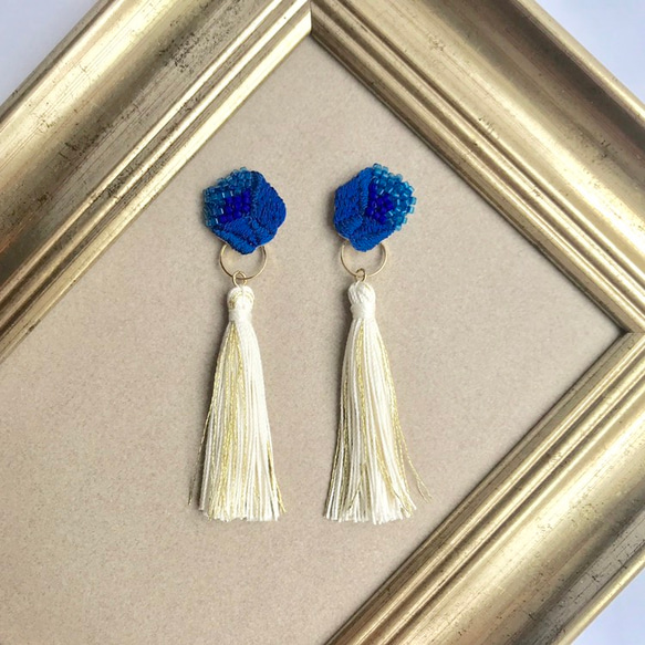 lapis lazuli+tassel ２way鉱石刺繍ピアスorイヤリング 1枚目の画像