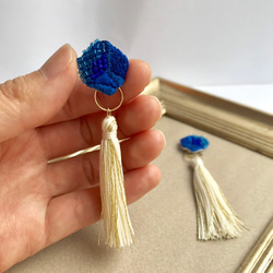 lapis lazuli+tassel ２way鉱石刺繍ピアスorイヤリング 5枚目の画像