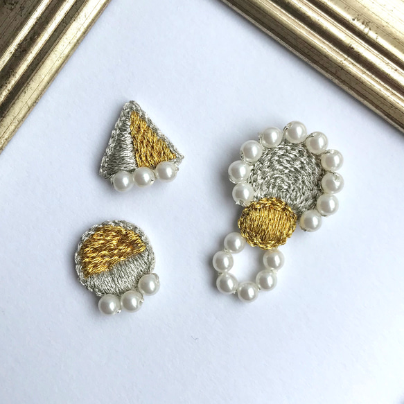 circle triangle+silver gold 3点セット刺繍ピアスorイヤリング 1枚目の画像