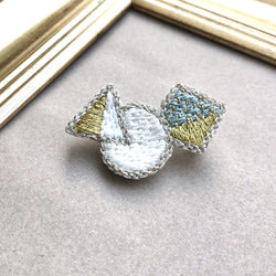 triangle+circle+square刺繍ブローチ 1枚目の画像