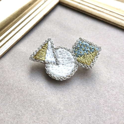 triangle+circle+square刺繍ブローチ ブローチ kanoco 通販 9147052