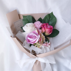 【一点限定】ピンク系 ラッピングブーケ アーティフィシャルフラワーの花束 ギフト ブーケ ホワイトデー 3枚目の画像
