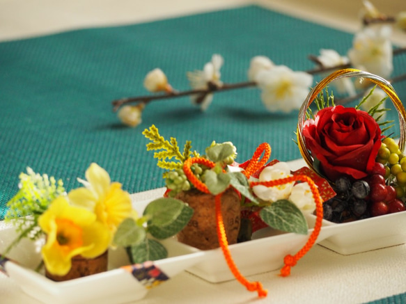 【Creema限定」『お正月ハンドメイド2020』❀陶器にバラと梅とすいせん・実をコラボ！ 3枚目の画像
