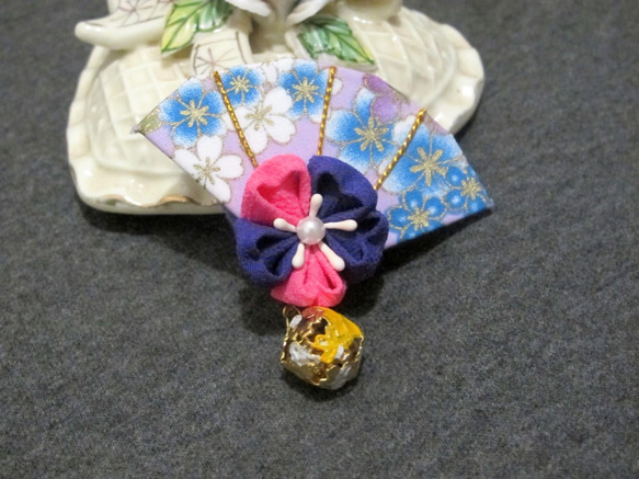 日式和風紫色扇子與櫻花髮夾 第1張的照片