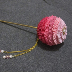 ピンクの和風と風のヘアアクセサリー、布花のヘアピン 3枚目の画像