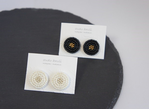 送料無料【NO.50】つぶつぶビーズ刺繍ピアス(イヤリング変更可) black 