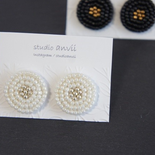 送料無料【NO.50】つぶつぶビーズ刺繍ピアス(イヤリング変更可) black 