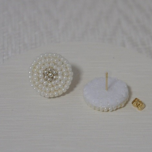 送料無料【NO.50】つぶつぶビーズ刺繍ピアス(イヤリング変更可) black 