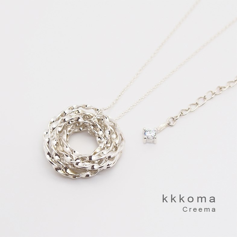 選べる４色　ねじり10連リングペンダントトップネックレス　中