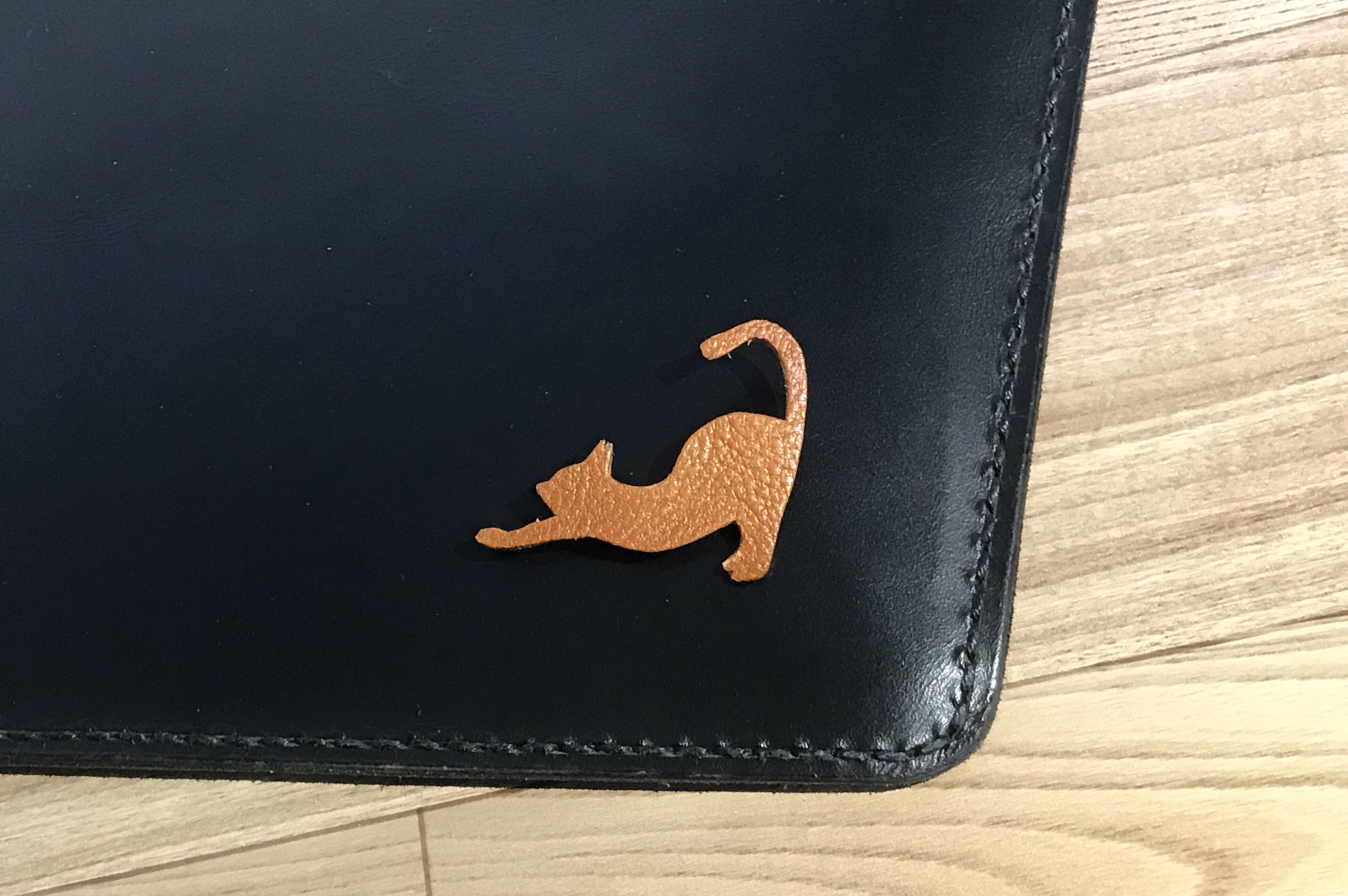 【まゆ】猫のシルエット ブローチ e40c64ce0bf49561fd79a7e5ab8b16