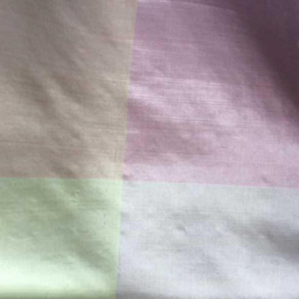 カンボジア　クメールシルク手織り　シルク１００％　ピンク×レモン 3枚目の画像