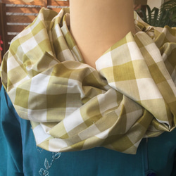 カンボジア　クメールシルク手織り　シルク１００％　草木染めチェック 2枚目の画像