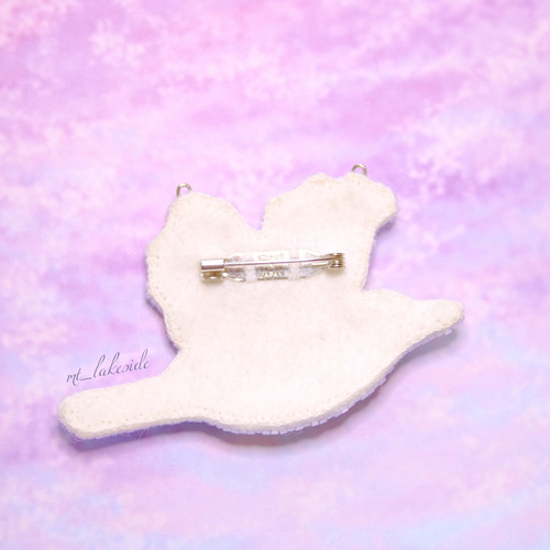 ビーズ刺繍のオオルリのブローチ ブローチ みずうみのほとり