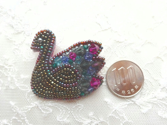 串珠刺繡黑鳥胸針 第5張的照片