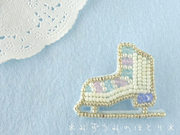 ビーズ刺繍のスケート靴ブローチ 1枚目の画像