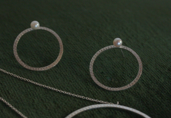 Planet Moon / Earrings (ピアス) - 2 pearls 4枚目の画像