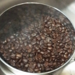 コーヒー、キリマンジャロＡＡ、注文されてから焙煎、卸し　、自家焙煎珈琲、珈琲豆、半身麻痺でもできる焙煎 3枚目の画像