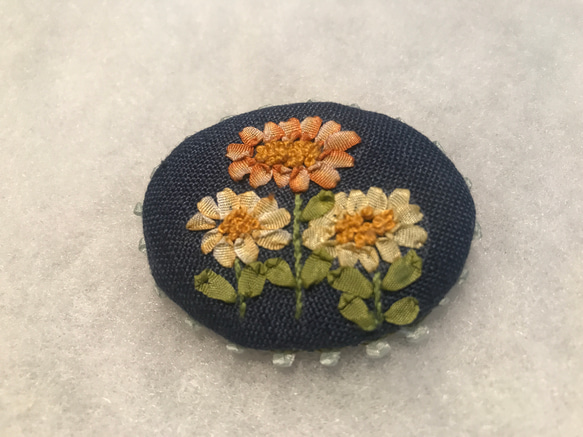 リボン刺繍のブローチ(ひまわり) 1枚目の画像