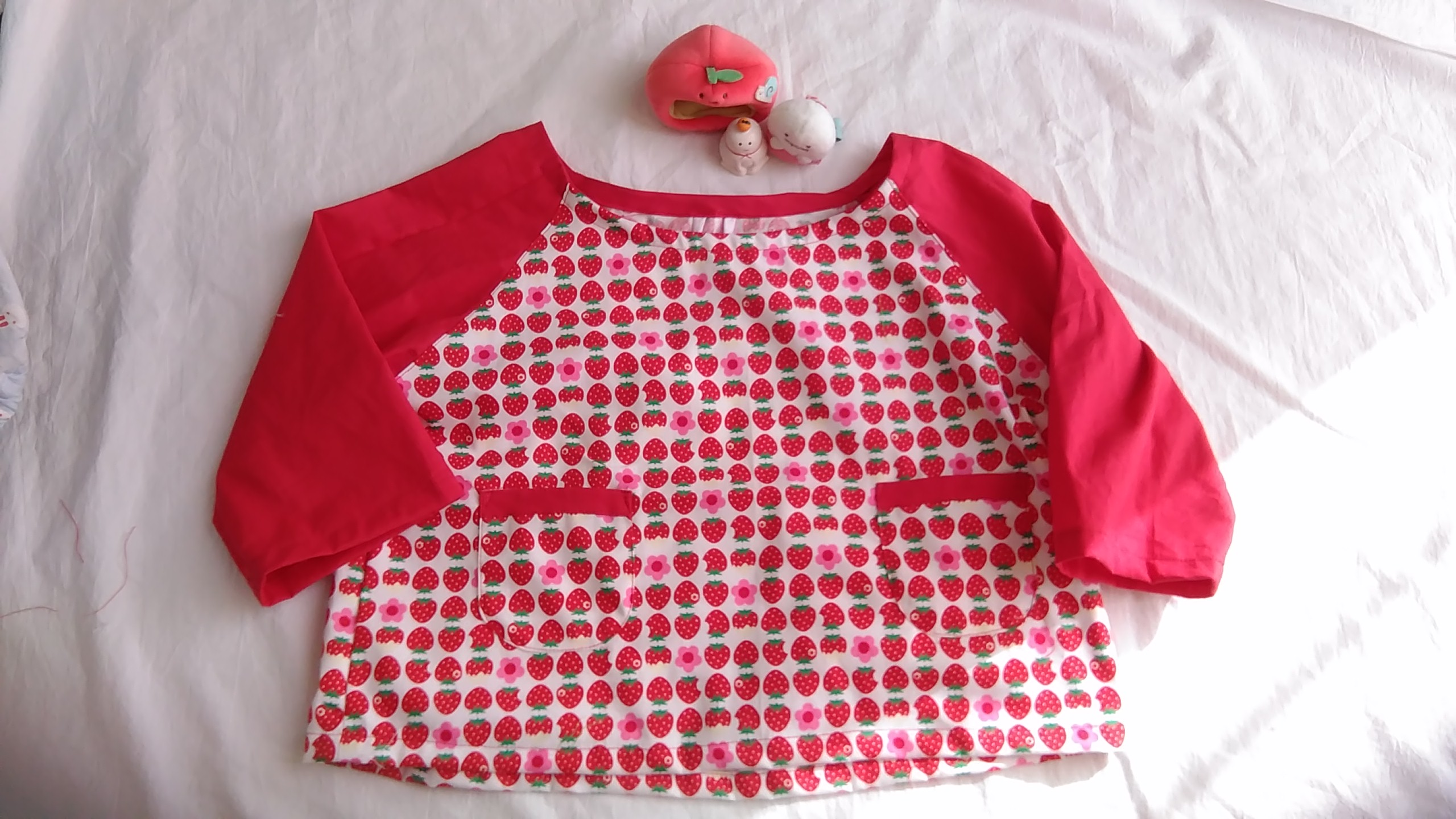 ２Ｂいちご　スモック８０～１２０◝(⑅•ᴗ•⑅)◜..°♡　ループ付き・ネームタグ後付けならば可（無料）