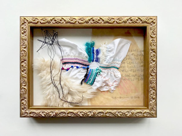 手刺繍入り絵画「気づくとそこにある世界。」(額付き) 