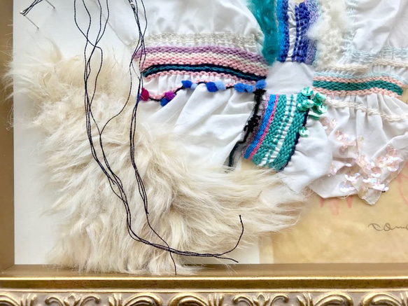 手刺繍入り絵画「気づくとそこにある世界。」(額付き) 