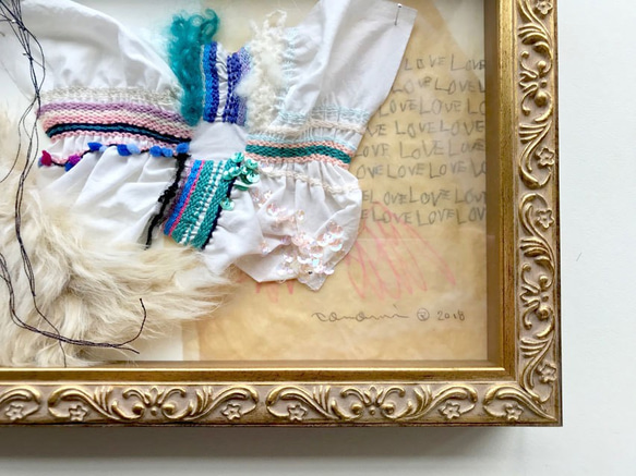 手刺繍入り絵画「気づくとそこにある世界。」(額付き) 