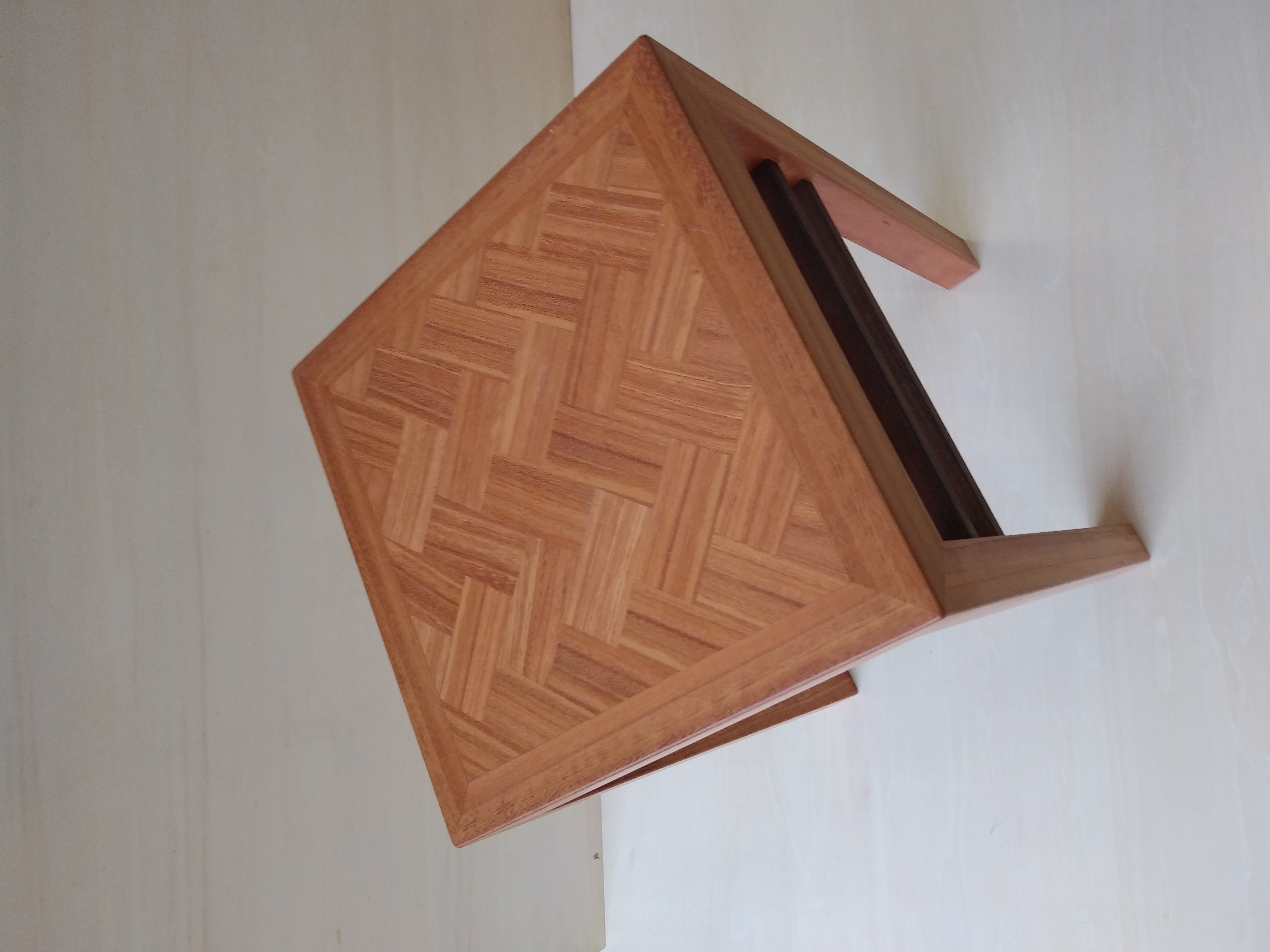 桧垣模様スツール　ケヤキ