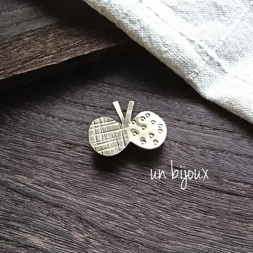 brass＊ちょうちょブローチ ブローチ un bijoux 通販 6331827