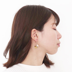 蕾絲亞麻黃色方形穿孔/耳環 第4張的照片