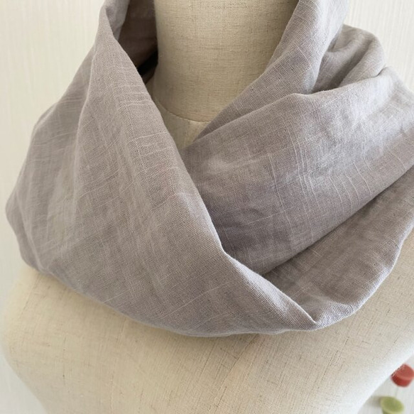 新顏色♡ Fluffy dream comfort snood single compact type light grey 第2張的照片