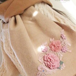 3way 花咲く刺繍マフラーストール　リバーシブル（サンドｘベージュ） 3枚目の画像