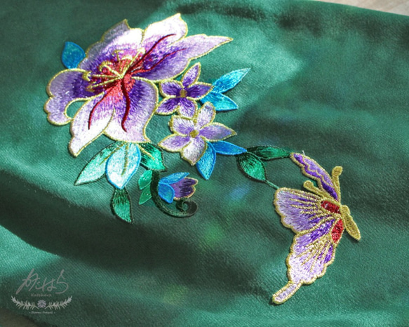 花咲く刺繍マフラーストール　「草深百合」 2枚目の画像