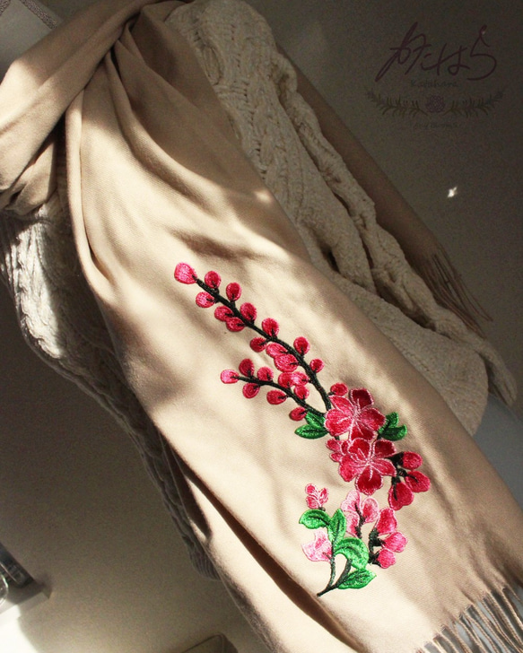 花咲く刺繍マフラーストール 「花葵」（赤紫） 2枚目の画像