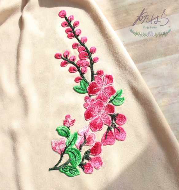 花咲く刺繍マフラーストール 「花葵」（赤紫） 3枚目の画像