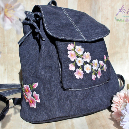 刺繍の花咲くデニムリュック（桜ネイビー） リュック・バック