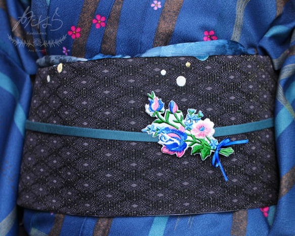 花咲く刺繍ブローチ「ブルーブーケ」Ａ 2枚目の画像