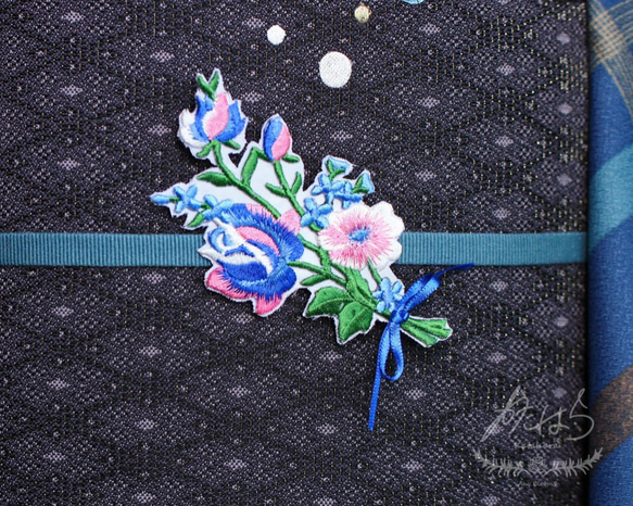 花咲く刺繍ブローチ「ブルーブーケ」Ａ 3枚目の画像
