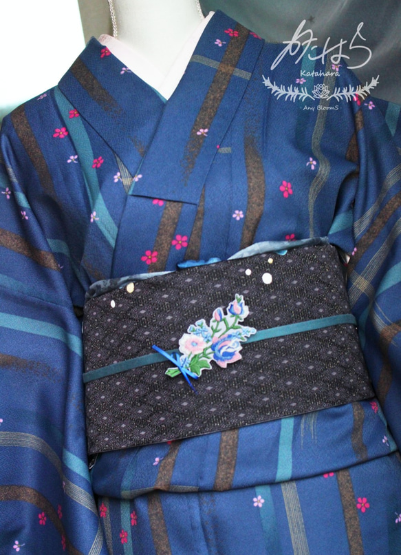 花咲く刺繍ブローチ「ブルーブーケ」Ｂ 3枚目の画像