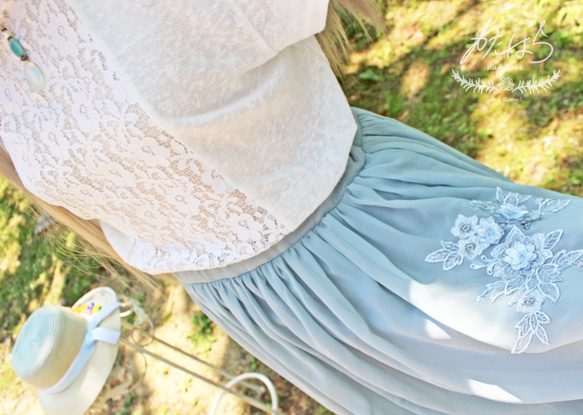 刺繍飾りのシフォンスカート　グレイッシュミント 2枚目の画像