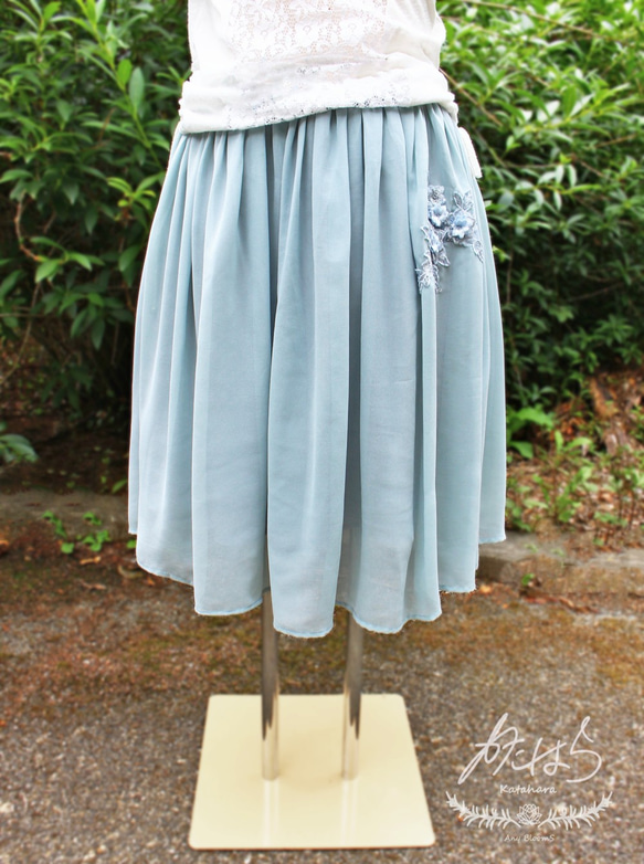 刺繍飾りのシフォンスカート　グレイッシュミント 8枚目の画像