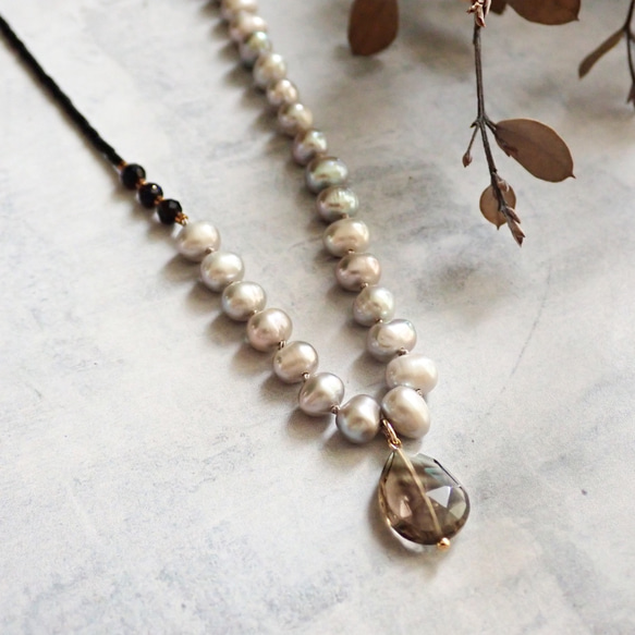 Glass beads ×silver pearl asymmetry pendant  N13 1枚目の画像