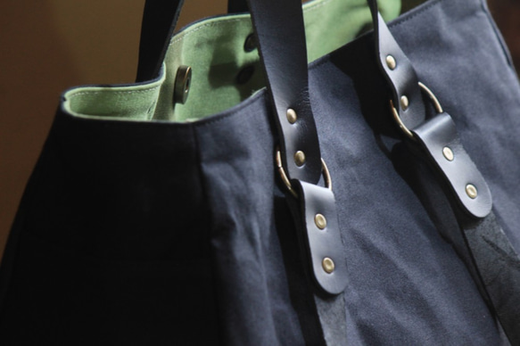 ころんバッグ 横長サイズ　パラフィン帆布　黒　うぐいす　持ち手　肩掛け持ち手付き 3枚目の画像