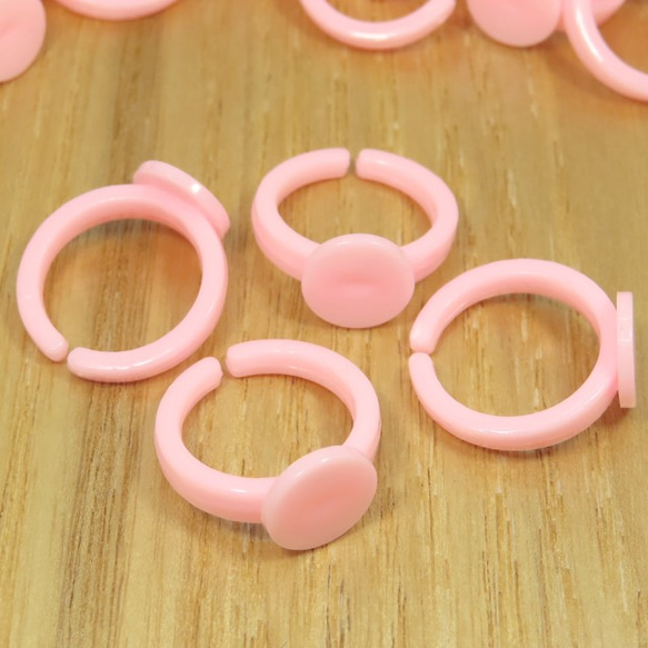 キッズ用指輪 土台パーツ 80個 [ピンク]  （プラスチック樹脂製リング　子供用　金属アレルギー対応） 3枚目の画像