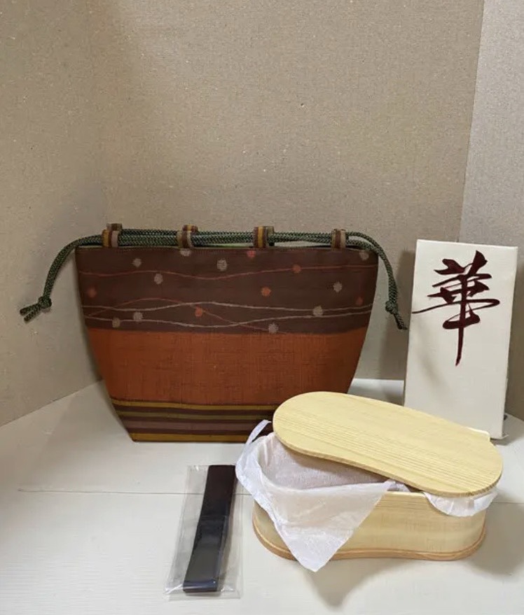 四点セット　和柄巾着　かわいい豆型 の少し小ぶりなわっぱ弁当箱　箸袋　ダイエット中にオススメサイズです　プレゼント