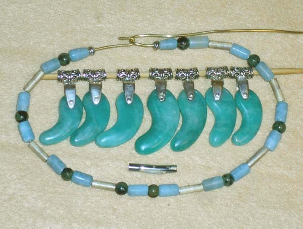 アマゾナイト勾玉ネックレス　AMZ07