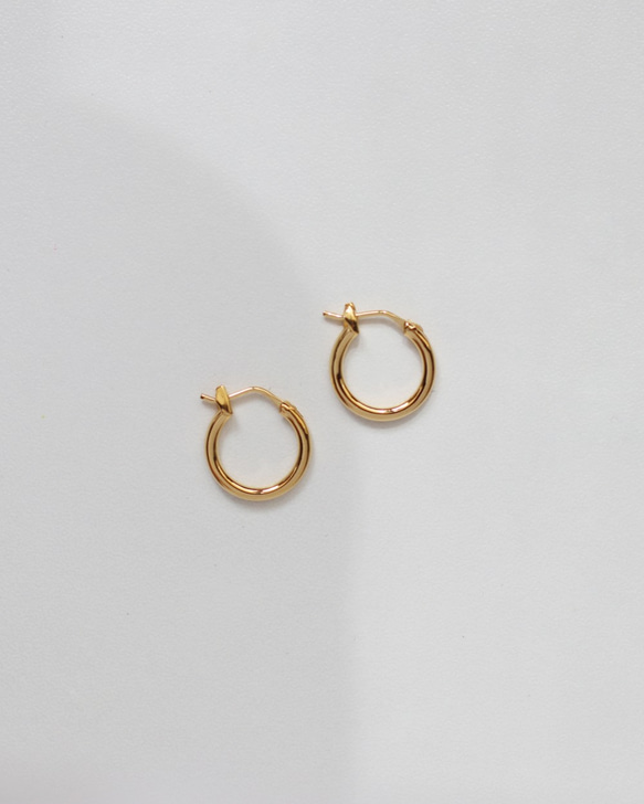 15mm ミニフープ ピアス | SV925 シルバー + 18K 金メッキ 2枚目の画像