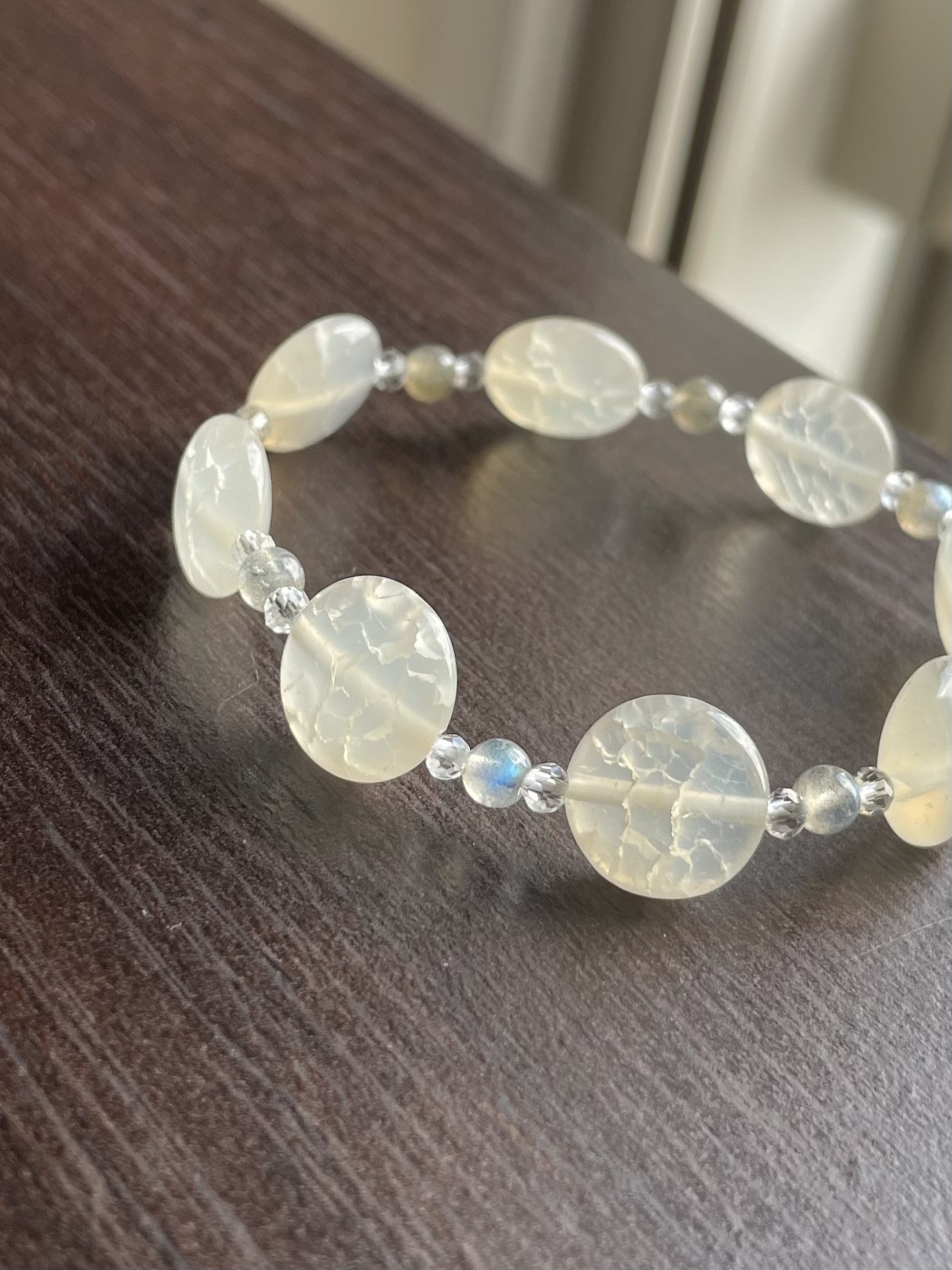 コイン型水晶（クラックタイプ） ラブラドライト ボタンカット水晶 ブレスレット 天然石・パワーストーンの店 LATELIER（ラトリエ）