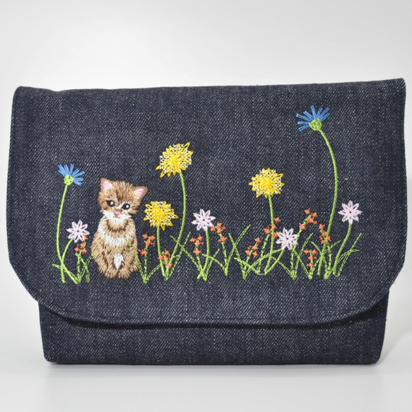 お花畑ねこ刺繍（茶トラ猫）御朱印帳ケース〈デニム〉 1枚目の画像